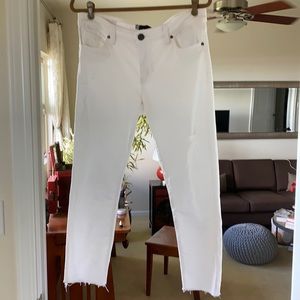 Kut cropped white jean in exceptional condition
